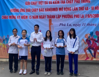 Học sinh trường THCS Phú La tham gia hưởng ứng ngày chạy Olympic Vì sức khỏe toàn dân năm 2023.
