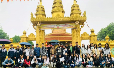 Học sinh trường THCS Phú La tham gia hoạt động trải nghiệm và thăm quan tại Làng Văn hóa các dân tộc Việt Nam, khu du lịch Đảo Ngọc Xanh.