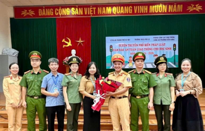TRƯỜNG THCS PHÚ LA PHỐI HỢP TUYÊN TRUYỀN PHÁP LUẬT VỀ AN TOÀN GIAO THÔNG CHO HỌC SINH KHỐI 9