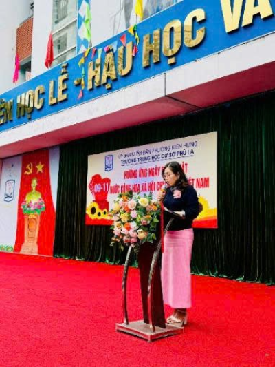 TRƯỜNG THCS PHÚ LA HƯỞNG ỨNG NGÀY PHÁP LUẬT NƯỚC CỘNG HÒA XHCN VIỆT NAM