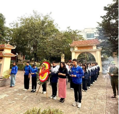 Uống nước nhớ nguồn – Thầy và trò Trường THCS Phú La dâng hương tưởng niệm các anh hùng liệt sĩ