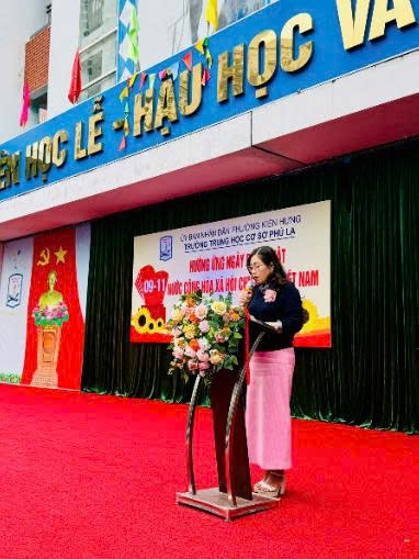 TRƯỜNG THCS PHÚ LA HƯỞNG ỨNG NGÀY PHÁP LUẬT NƯỚC CỘNG HÒA XHCN VIỆT NAM