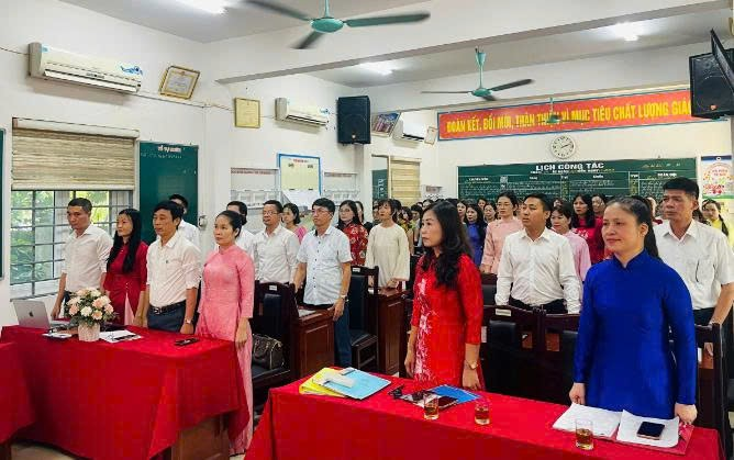 HỘI NGHỊ CÁN BỘ, VIÊN CHỨC VÀ NGƯỜI LAO ĐỘNG TRƯỜNG THCS PHÚ LA